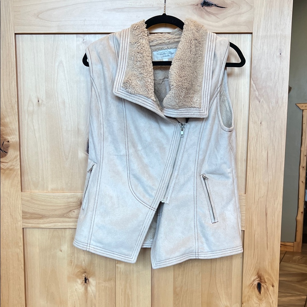🚨 FINAL SALE 🚨 Tasha Polizzi Collection Faux Suede Vest, Size L, Cream